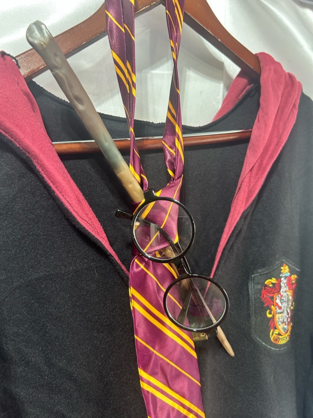 Harry Potter Robe, Wand, Tie with Round Glasses Costume Set | Size Adult Medium